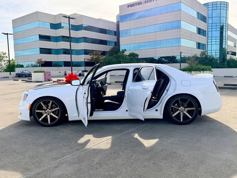 Used 2013 Chrysler 300 S RWD image 66