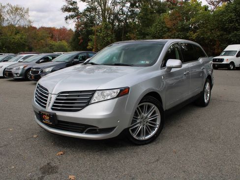 Used 2019 Lincoln MKT AWD image 1
