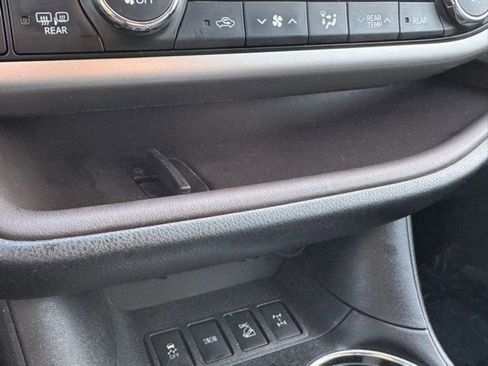 Used 2014 Toyota Highlander Plus AWD/4WD image 13