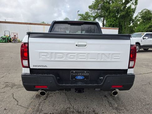 Used 2025 Honda Ridgeline Black Edition image 11