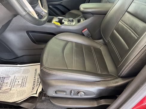 Used 2023 GMC Terrain Denali image 8