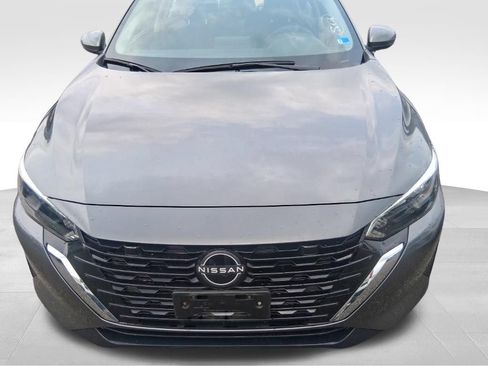 Used 2025 Nissan Sentra SV FWD image 2