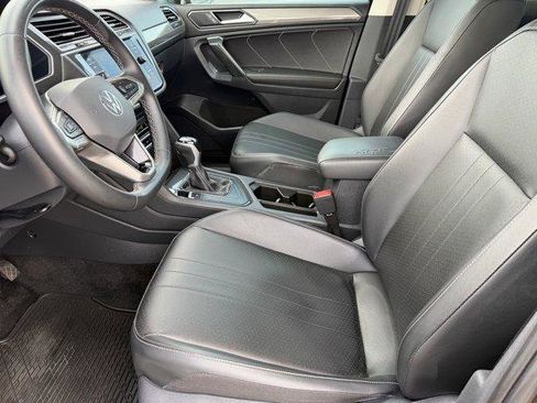 Used 2023 Volkswagen Tiguan SE w/ Panoramic Sunroof Package image 20