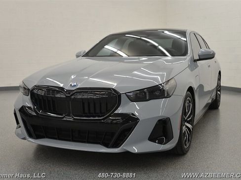 Used 2025 BMW 550e xDrive w/ Premium Package AWD/4WD image 1