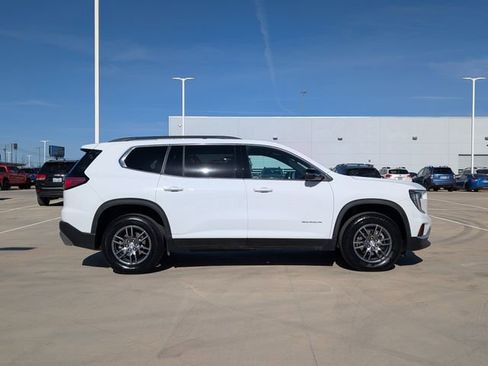 Used 2025 GMC Acadia Elevation image 6