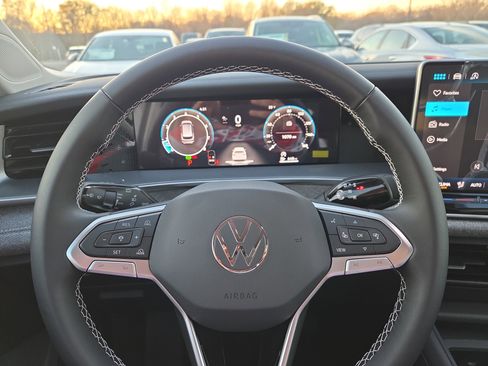 New 2026 Volkswagen Tiguan S FWD image 9