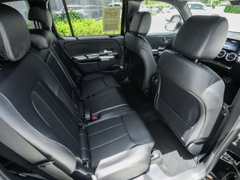 Used 2025 Mercedes-Benz GLB 250 image 39