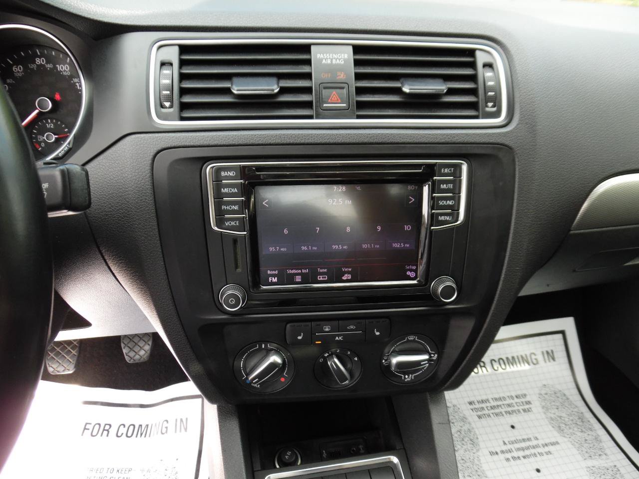 Used 2017 Volkswagen Jetta SE FWD image 15