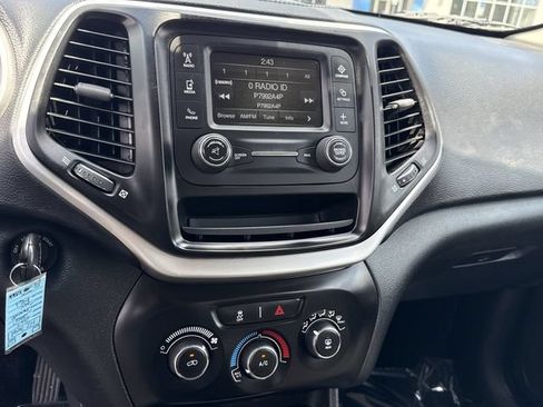 Used 2015 Jeep Cherokee Sport FWD image 28