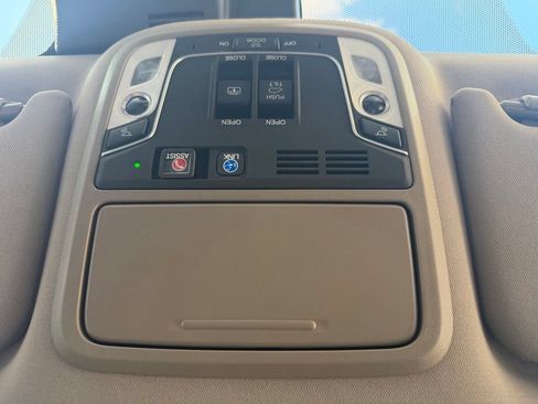 Used 2021 Honda Pilot Elite image 32
