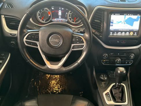 Used 2018 Jeep Cherokee Trailhawk w/ Comfort/Convenience Group AWD/4WD image 15