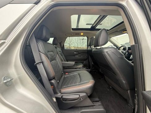 Used 2023 Nissan Pathfinder Platinum AWD/4WD image 12