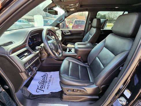 Used 2022 Chevrolet Suburban Z71 w/ Luxury Package image 15