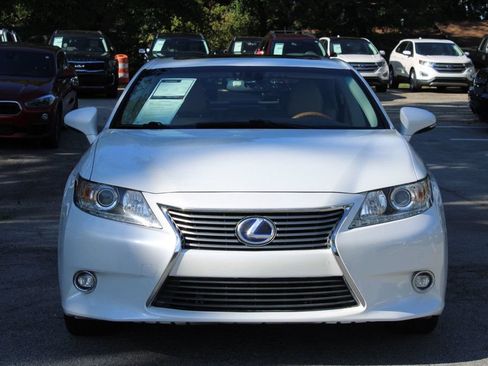 Used 2014 Lexus ES 300h w/ Luxury Package w/Bamboo Trim FWD image 2