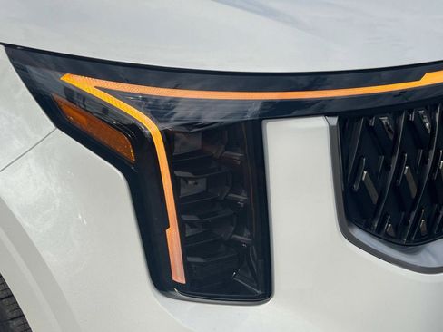 New 2026 Kia Carnival EX FWD image 9