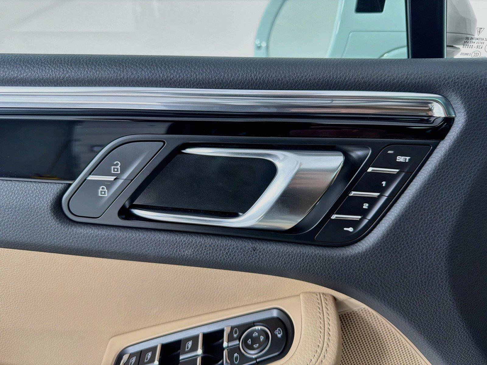 Certified 2026 Porsche Macan AWD/4WD image 8
