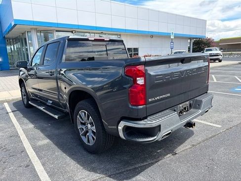 Used 2022 Chevrolet Silverado 1500 LT AWD/4WD image 10