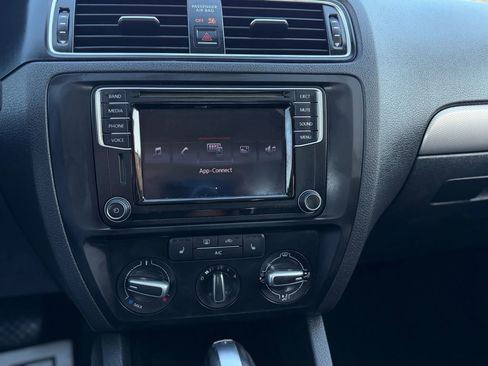 Used 2016 Volkswagen Jetta SE image 23
