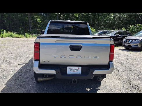 Used 2024 Toyota Tacoma SR5 AWD/4WD image 7