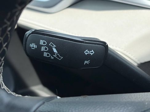 Used 2025 Volkswagen Taos SE AWD/4WD image 24