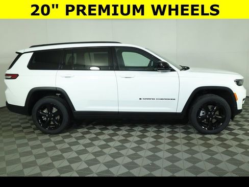 New 2025 Jeep Grand Cherokee L Altitude image 8