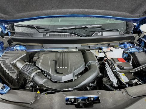 New 2025 Chevrolet Traverse LT w/ Driver Confidence Package FWD image 32