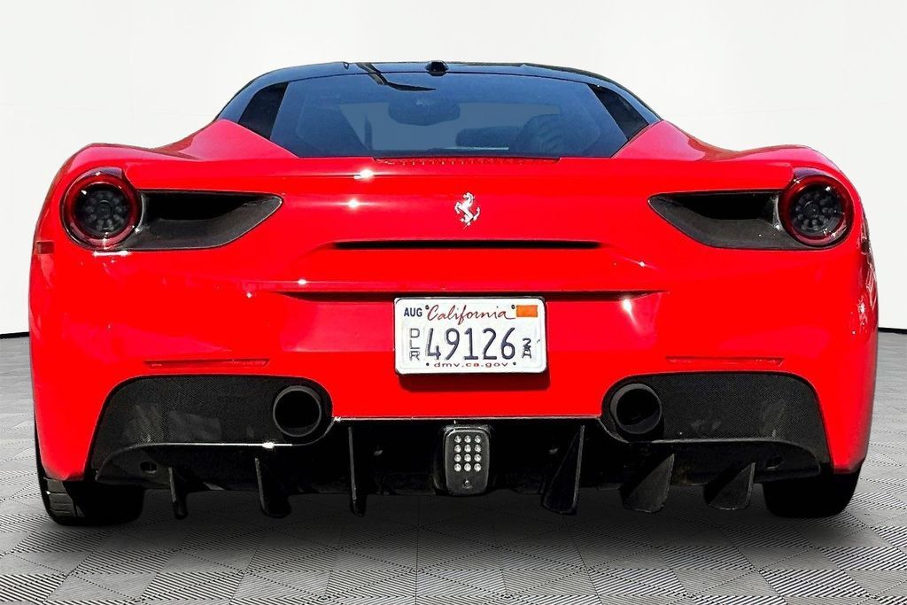 Used 2018 Ferrari 488 GTB RWD image 5