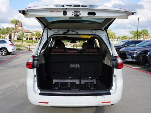 Used 2020 Toyota Sienna Limited Premium image 37