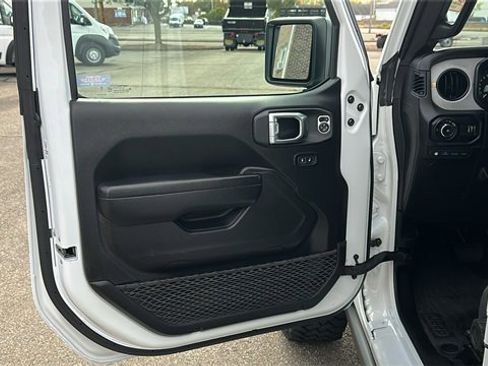 Used 2024 Jeep Wrangler Unlimited image 10