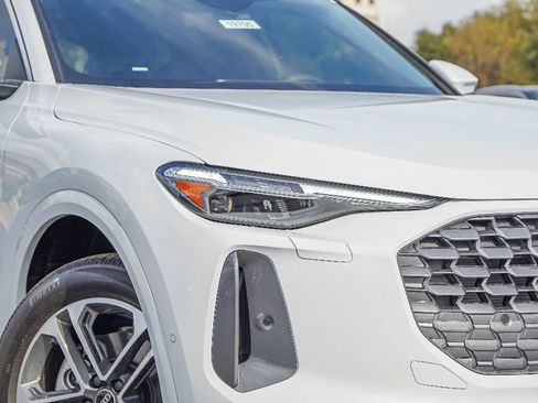 New 2025 Audi Q5 Premium Plus image 3