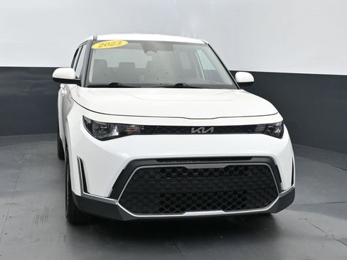 Used 2023 Kia Soul LX w/ LX Technology Package image 2