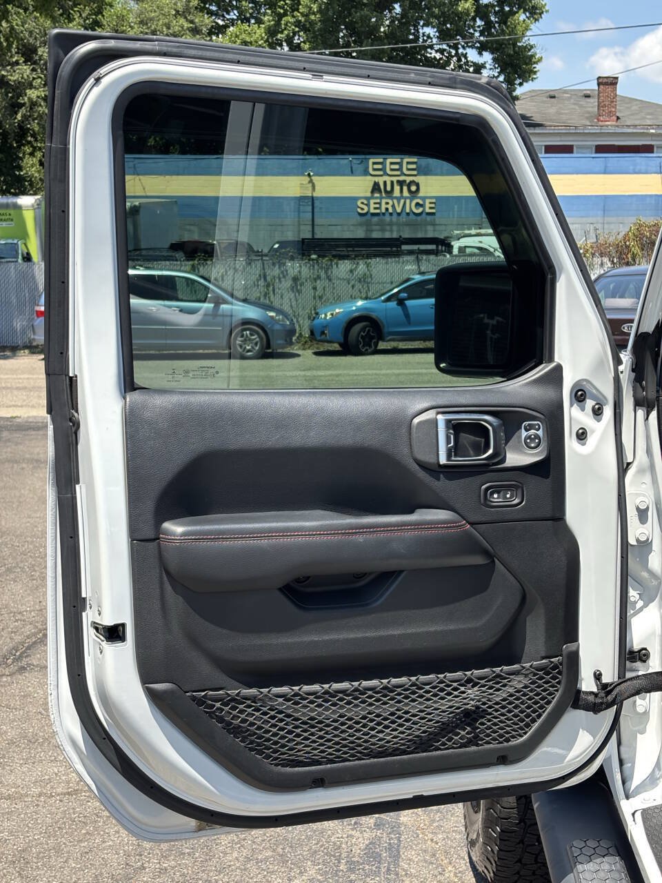 Used 2018 Jeep Wrangler Unlimited Rubicon AWD/4WD image 9