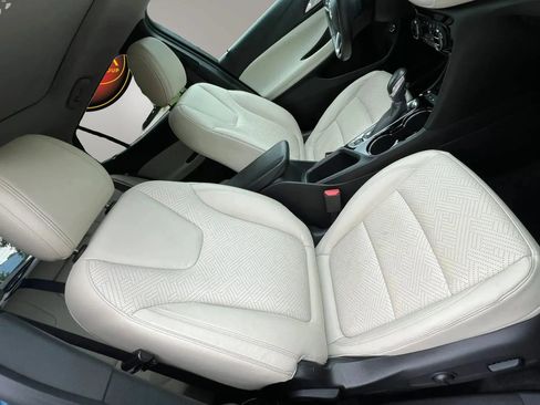 Used 2020 Buick Encore GX Essence w/ Experience Buick Package AWD/4WD image 19