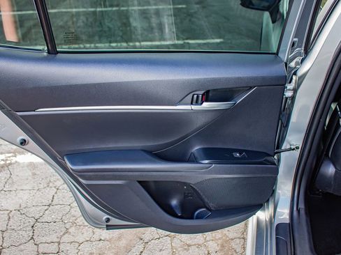 Used 2020 Toyota Camry SE FWD image 16