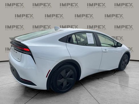 Used 2025 Toyota Prius LE image 5