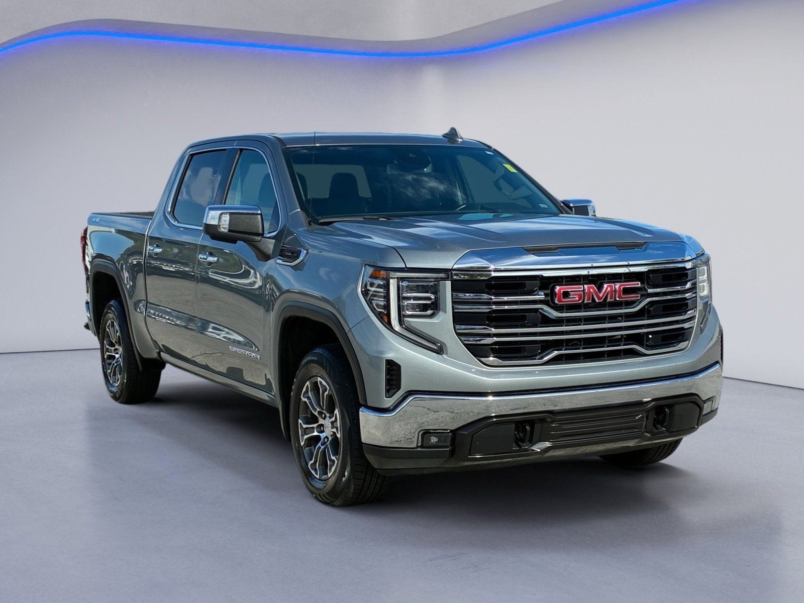 Used 2025 GMC Sierra 1500 SLT AWD/4WD image 5