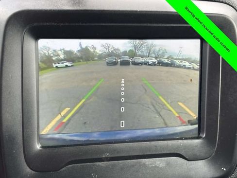 Used 2018 Jeep Renegade Latitude FWD image 17