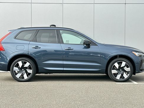 Certified 2025 Volvo XC60 T8 Plus w/ Protection Package Premier image 6