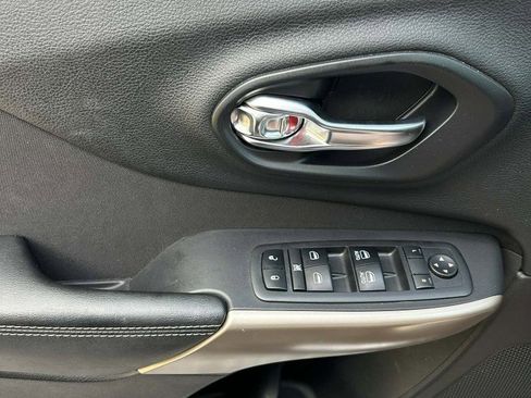Used 2017 Jeep Cherokee Latitude FWD image 17