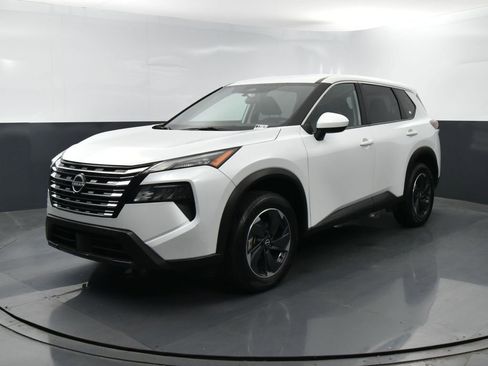 Used 2024 Nissan Rogue SV AWD/4WD image 4