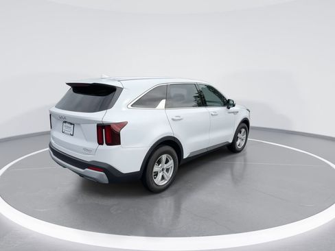 Used 2024 Kia Sorento LX FWD image 9