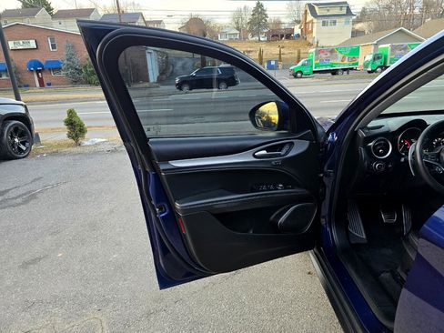 Used 2018 Alfa Romeo Stelvio Sport w/ Quick Order Package 22J Sport image 10