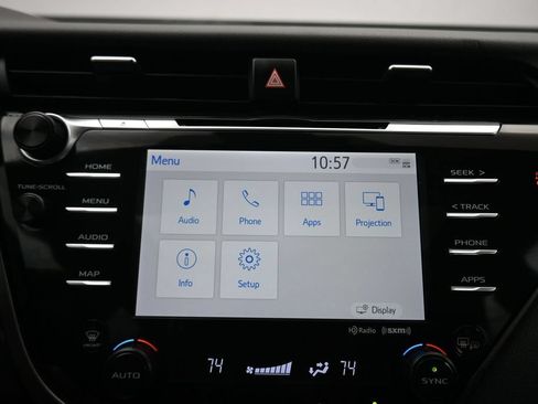 Used 2020 Toyota Camry SE w/ Sunroof Package FWD image 17