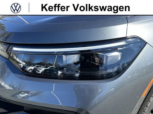 New 2026 Volkswagen Tiguan SE R-Line FWD image 9
