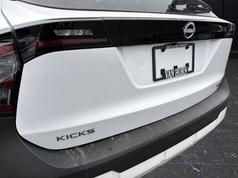 New 2026 Nissan Kicks SR w/ Cold Weather Package FWD image 29