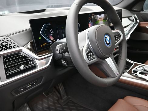 New 2026 BMW X5 xDrive50e w/ M Sport Package AWD/4WD image 12