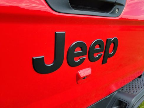 Used 2025 Jeep Gladiator Sport AWD/4WD image 27