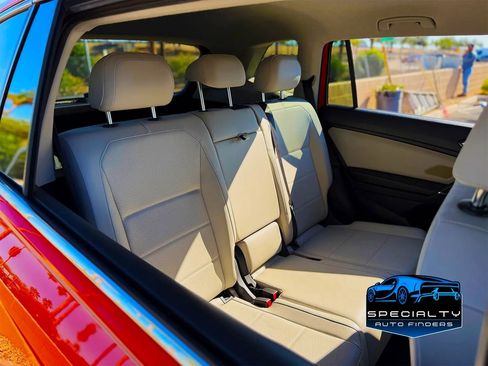 Used 2018 Volkswagen Tiguan SE image 18