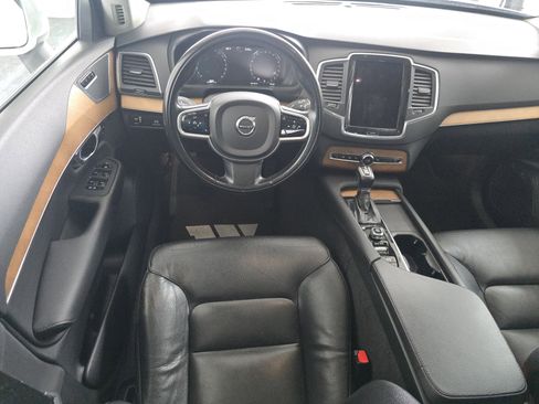 Used 2021 Volvo XC90 T6 Momentum image 16
