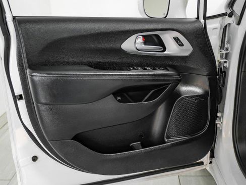 Used 2019 Chrysler Pacifica Limited w/ Advanced Safetytec Group image 41